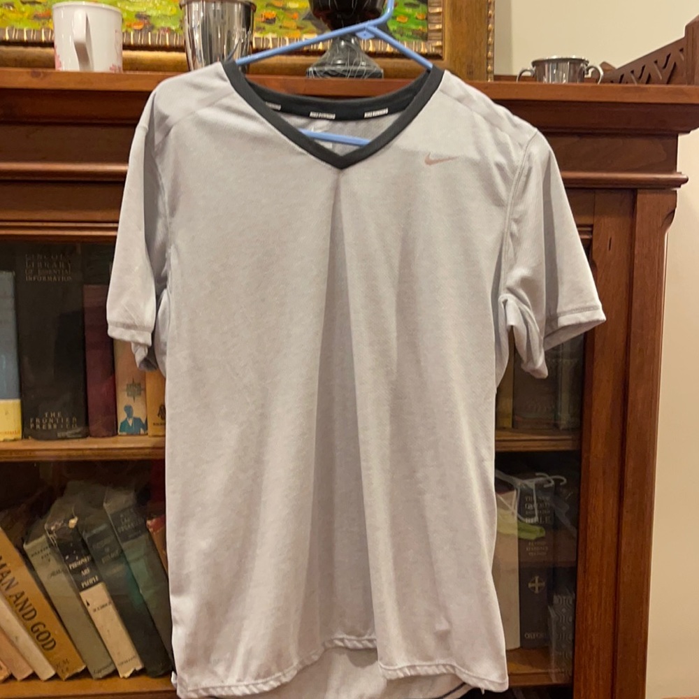 Nike Men’s M, gray running shirt, gray, polyester/ cotton, short sleeve